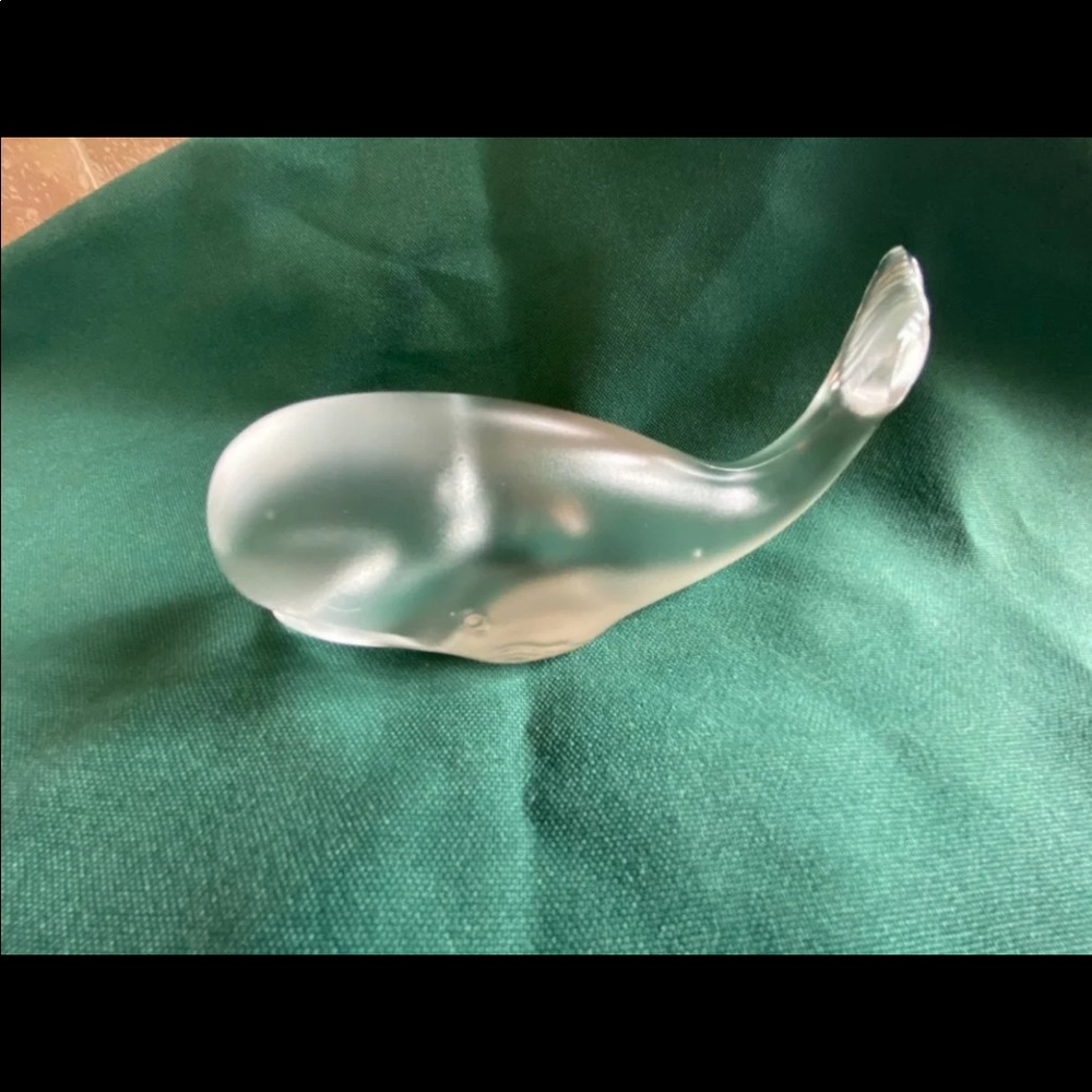 Glass whales - Picture 10 of 12
